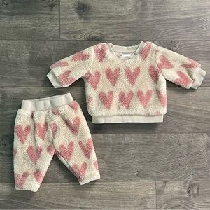 Hanna Andersson Oat Hearts Recycled Marshmallow 0-3m Baby Girl Top and Pants Set